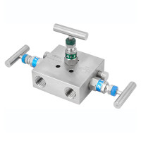 FD-LOK Valve Maniford  1/2&quot;NPT Female Remote Mount SS-3R-F8-V 